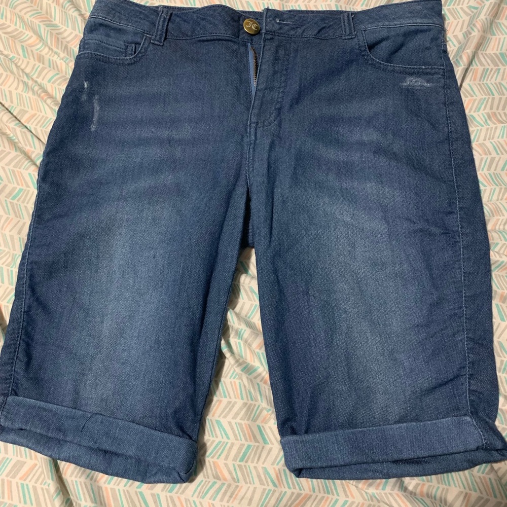 Size 6 Juicy Couture capris
